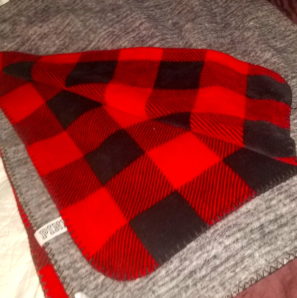 Twin sized plush blanket, reversible